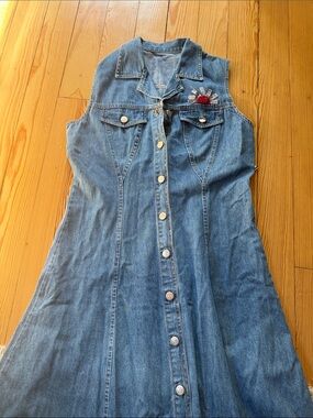 Sleeveless Button-Up Denim Dress with Embroidered Sunburst